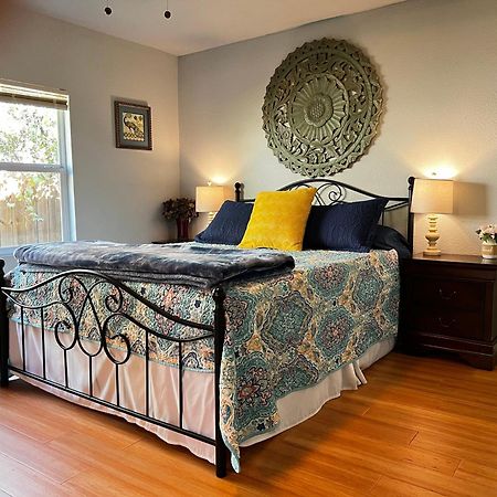 Boho Bliss- Cozy Private Room 2 Miles From Alamodome! San Antonio Ngoại thất bức ảnh