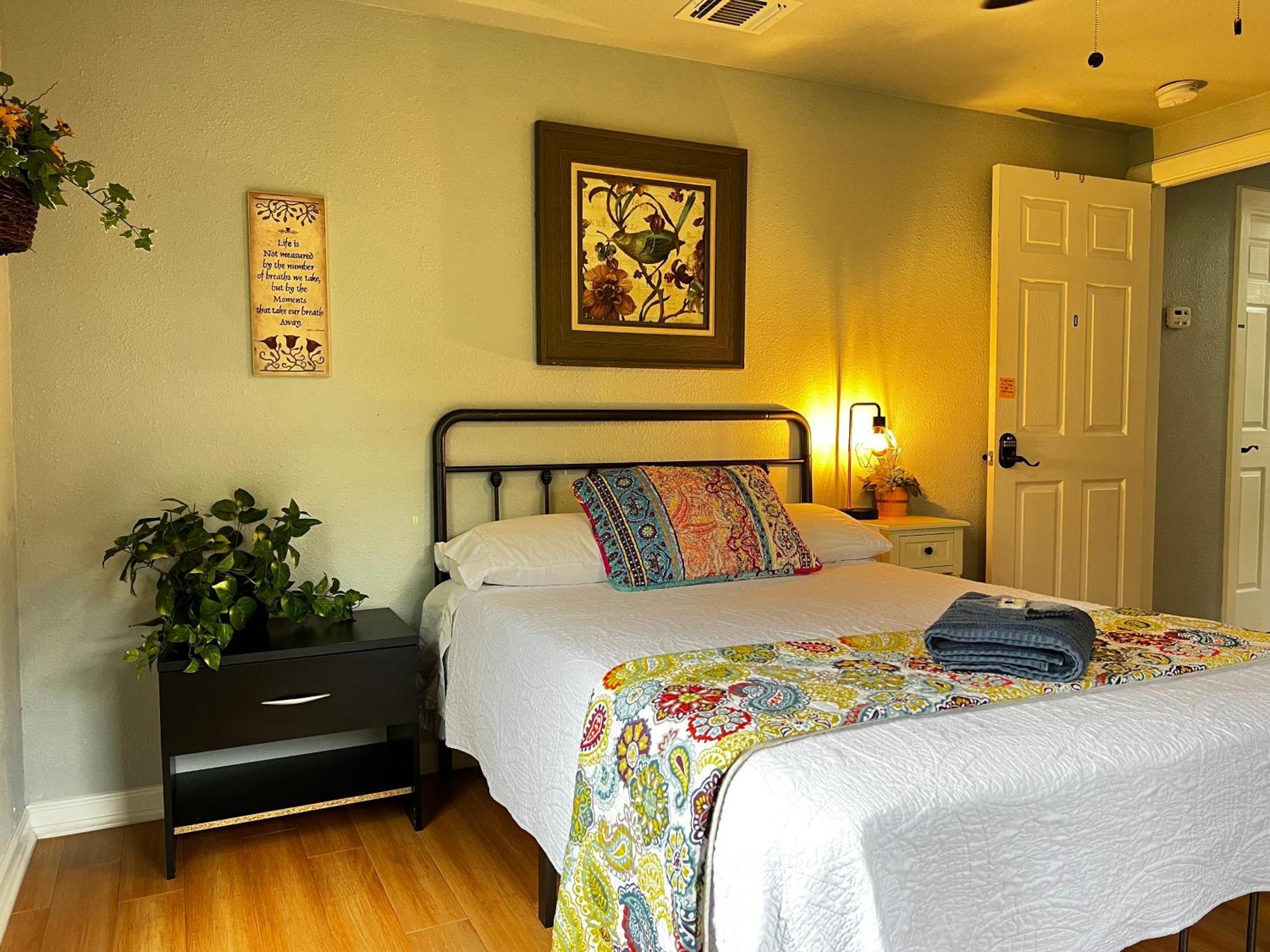 Boho Bliss- Cozy Private Room 2 Miles From Alamodome! San Antonio Ngoại thất bức ảnh
