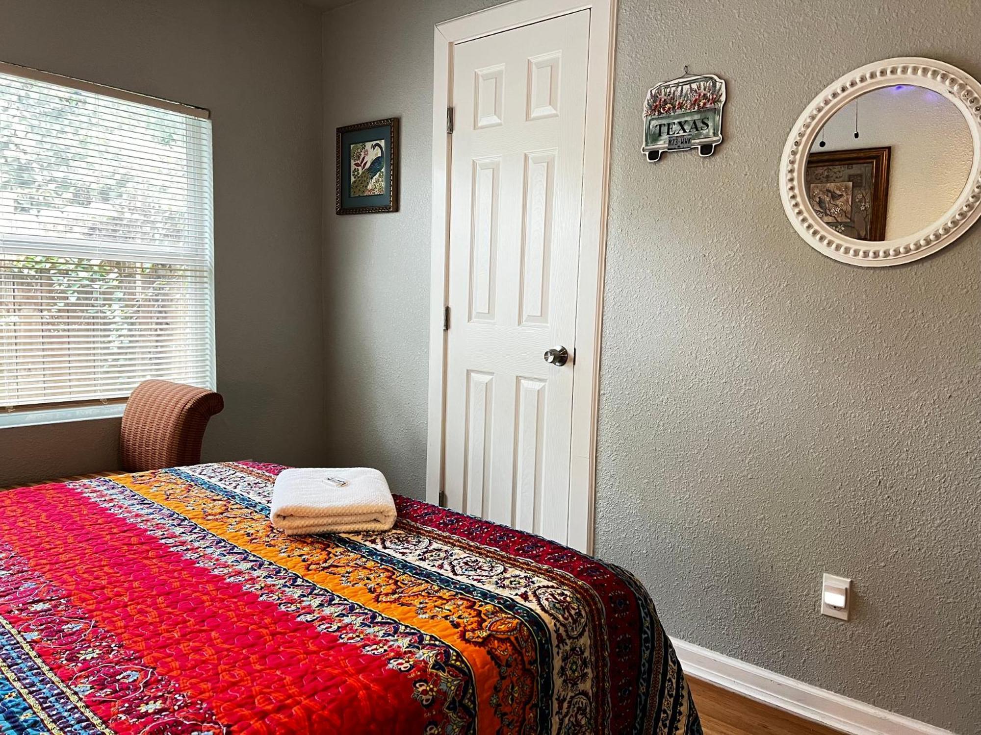 Boho Bliss- Cozy Private Room 2 Miles From Alamodome! San Antonio Ngoại thất bức ảnh